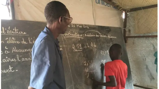 Enseignant dans une école du Niger