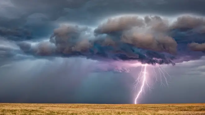 O aumento dos eventos meteorológicos extremos significa que a proteção contra raios é cada vez mais importante