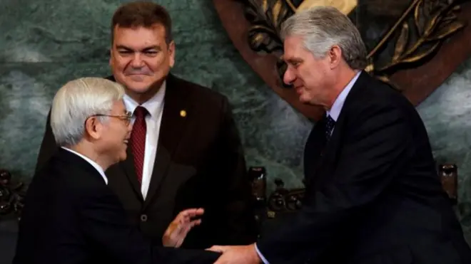 Ông Nguyễn Phú Trọng bắt tay Phó Chủ tịch thứ nhất của Cuba, ông Miguel Diaz-Canel, hôm 29/3