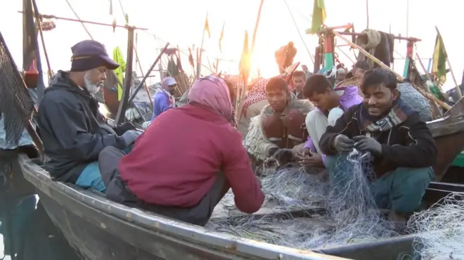 ایک اندازے کے مطابق پانچ لاکھ بچے اس کاروبار میں شامل ہیں