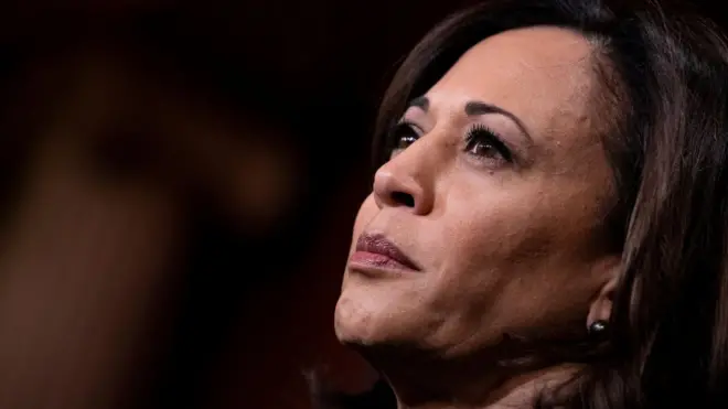 Kamala Harris despontou nacionalmente como pré-candidata, mas acabou endossando Biden