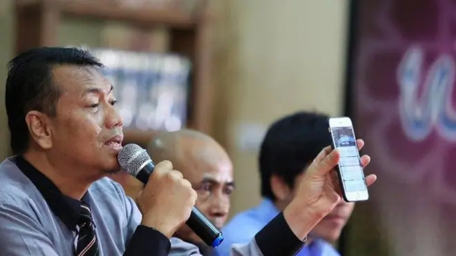 Kapitra Ampera membela Rizieq Shihab, antara lain dalam kasus dugaan penyebaran konten porno melalui pesan digital.