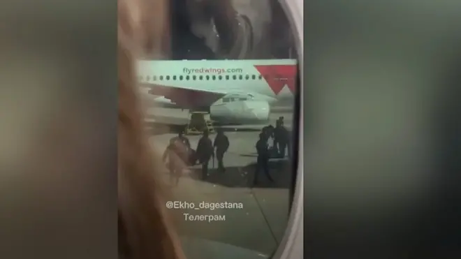 В Махачкале толпа ворвалась в аэропорт в поисках беженцев из Израиля