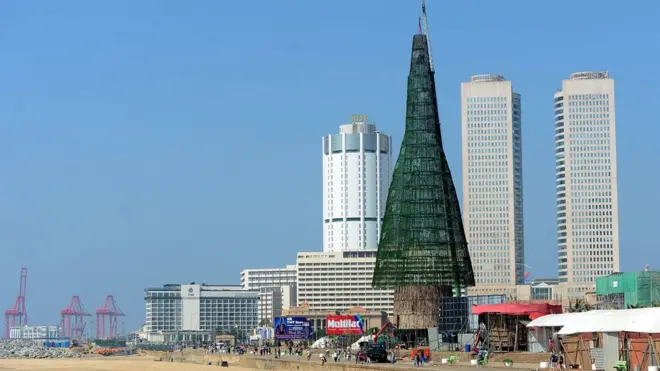 pohon natal tertinggi