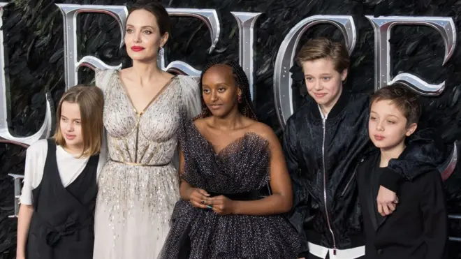 Anjeliinaa Joolii ijoolleeshee waliin