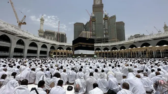 Des pèlerins potentiels prient à la Masjid al-Haram pendant leur pèlerinage du Hajj à La Mecque, en Arabie saoudite, le 23 juin 2023