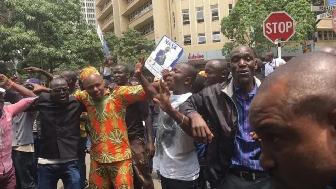 የኬንያ ከፍተኛ ፍርድ ጠቅላይ ፍርድ ምርጫው እንደገና እንዲካሄድ መወሰኑን ተከትሎ የናሳ ፓርቲ ደጋፊዎች ደስታቸውን እየገለፁ ይገኛሉ።