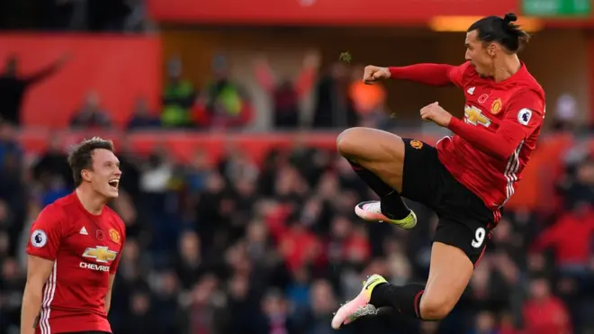 إبراهيموفيتش سيغيب عن مباراة فريقه امام أرسنال