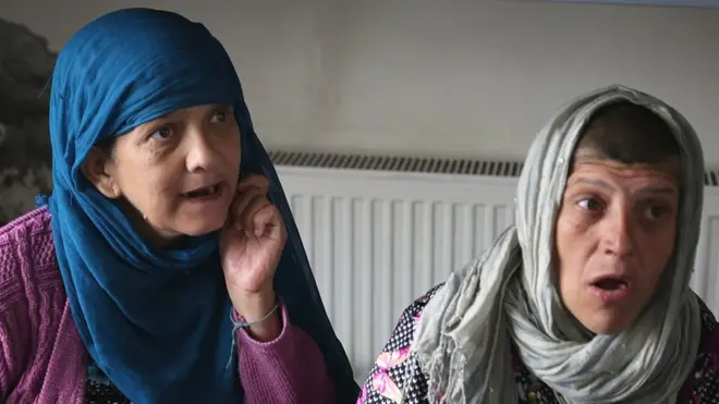 فرشته او نیلوفر دوه خویندې دي، یوه بله خور یې همدلته د دوی په څنګ کې د ورپېښې ناروغۍ له امله مړه شوه.