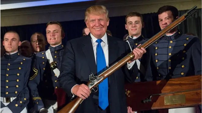 Trump menyatakan dirinya telah memerintahkan Departemen Kehakiman untuk mengajukan aturan yang menjadikan pembelian dan penjualan bump-stock ilegal.
