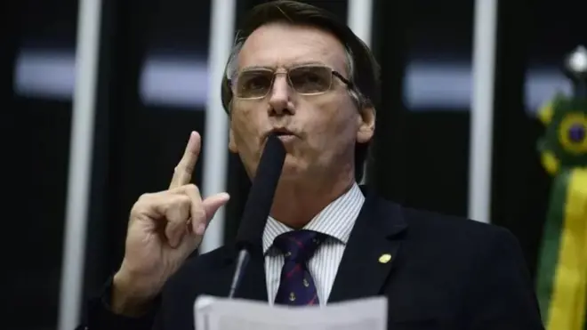 Jair Bolsonaro durante discurso na tribuna da Câmara,análise da bet365abrilanálise da bet3652016, quando ainda era deputado federal