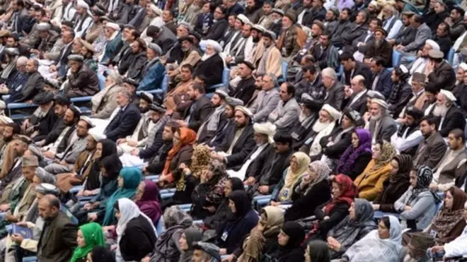 له هغه وروسته چې په دوحه کې بین الافغاني ناسته لغوه شوه د افغانستان ولسمشرۍ ماڼۍ وايي، چې د سولې مشورتي لویه جرګه دوی ته لومړیتوب لري( فایل تصویر)