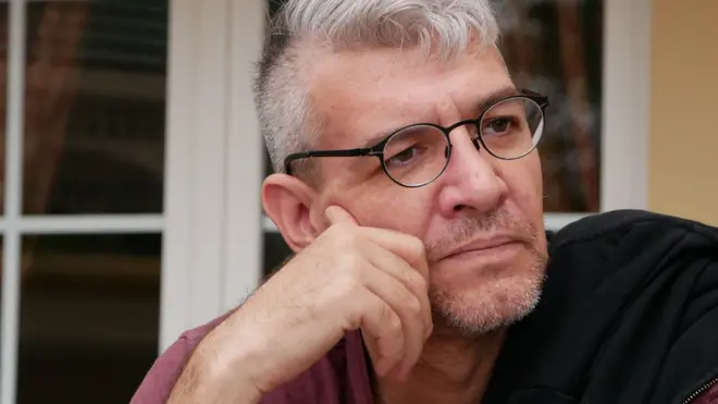 Monge es autor, además de "Las tierras arrasadas", de "Arrastrar esa sombra", "Morirse de memoria", "El cielo árido" y "La superficie más honda".