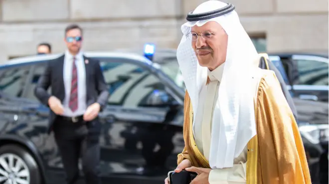 وزير الطاقة السعودي الأمير عبد العزيز بن سلمان يصل إلى اجتماع منظمة (أوبك) في فيينا، النمسا، 3 يونيو/حزيران 2023