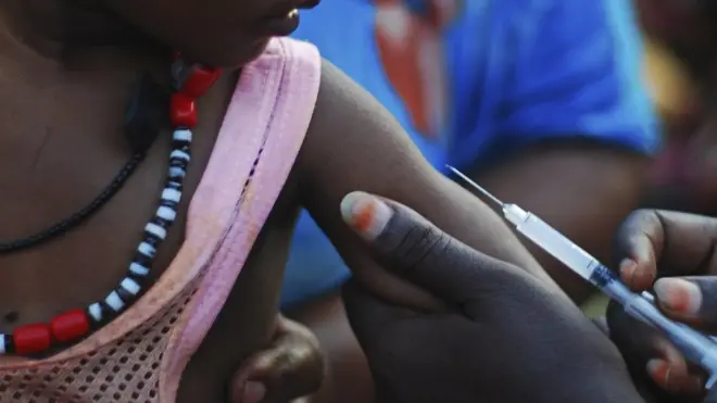 የሚከተብ ህፃን