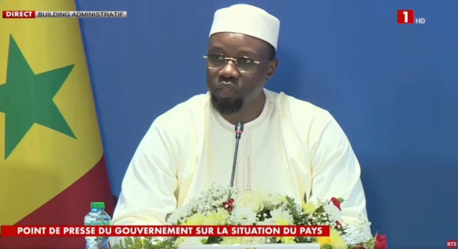 Le Premier ministre Ousmane Sonko face à la presse. Capture d'écran de la RTS.