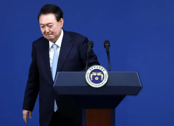 윤 전 대통령은 한남동 관저를 김건희 여사와 함께 떠나야 한다.