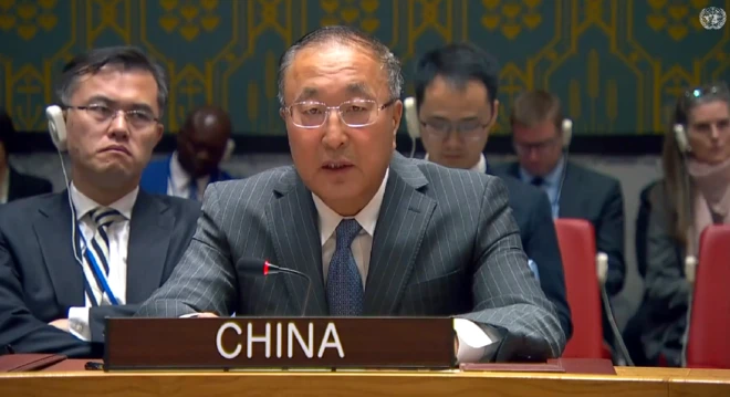 Safiirka Shiinaha u fadhiya QM