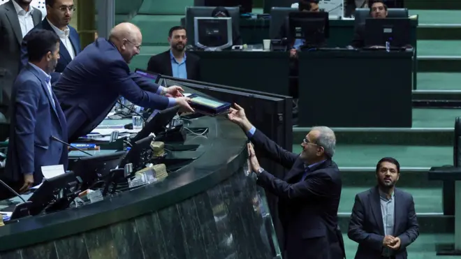 تقدیم لایجه بودجه ۱۴۰۴ به مجلس