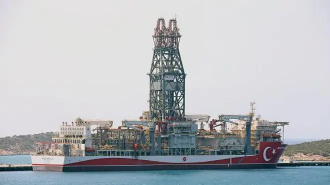 Türkiye bayraklı bir sondaj gemisi Mersin'deki Taşucu limanından Doğu Akdeniz'deki ilk sondajını yapmak üzere yola çıkarken - 9 Ağustos 2022