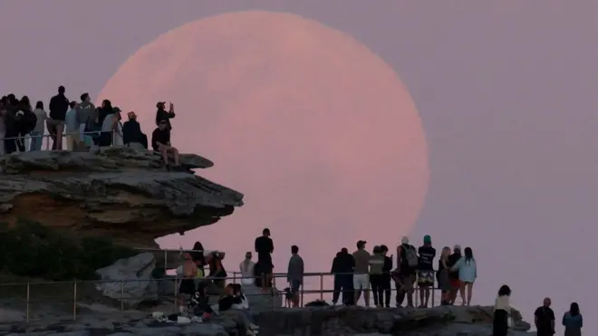 A Beaver Moon supermoon rises over North Bondi in Sydney, Australia, November 5, 2025. 