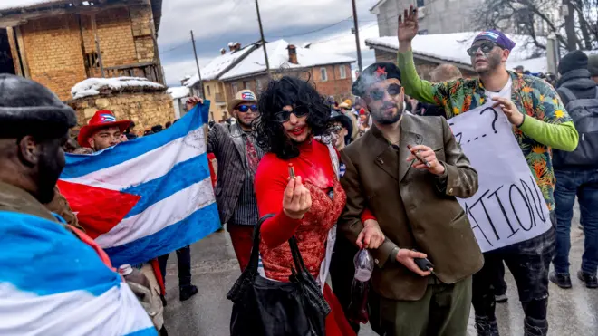 карневал у северној македонији, маскенбал у северној македонији, традиционални фестивал у вевчанима