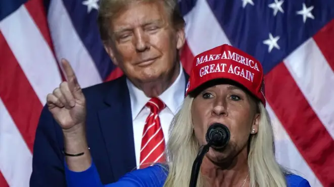 Марджорі Тейлор Грін і Трамп позаду