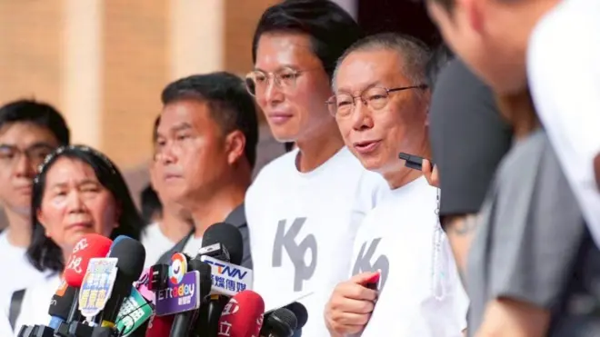 柯文哲被羈押一年後獲准交保