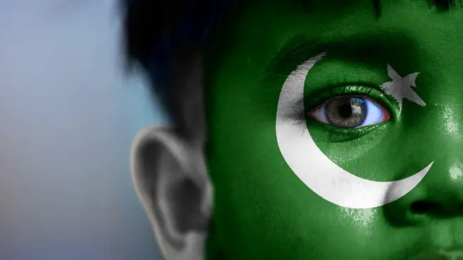 पाकिस्तान के लोगों की आवाज़ दबाने की कोशिश करती है सरकार