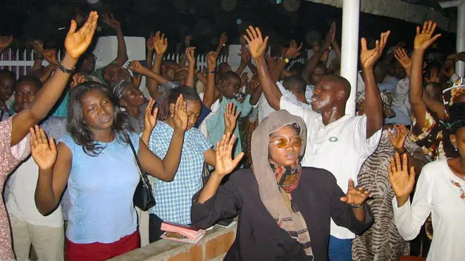 Awọn olujọsin ninu ṣọọṣi