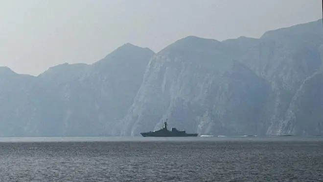 Hürmüz Boğazı'nda bir yük gemisi