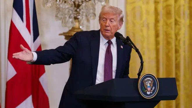 Трамп на пресс-конференции с премьер-министром Великобритании Киром Стармером в Белом доме в Вашингтоне 27 февраля 2025 года