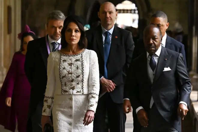 Le président gabonais Ali Bongo Ondimba (à droite) et son épouse Sylvia Bongo Ondimba, e 6 mai 2023 à Londres, en Angleterre.