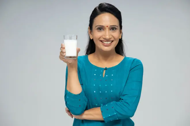 रोज दूध पिणे आरोग्यसाठी चांगलं की वाईट?