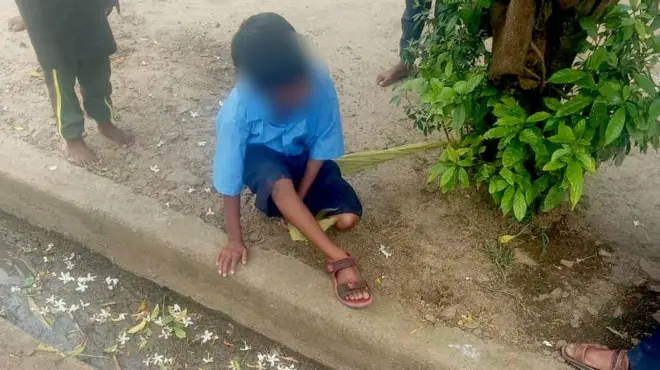 पीडित मुलाचा चेहरा ब्लर करण्यात आला आहे 