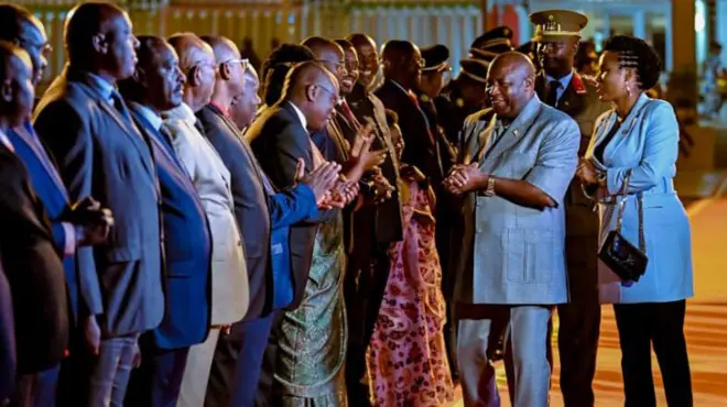 Perezida Ndayishimiye w'u Burundi yahagurutse ku cyumweru ari kumwe n'umugore we 