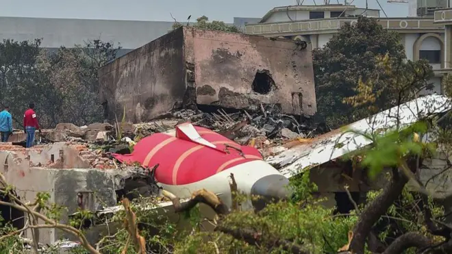 అహ్మదాబాద్, ఎయిర్ ఇండియా, కాక్‌పిట్, వాయిస్ రికార్డర్ 