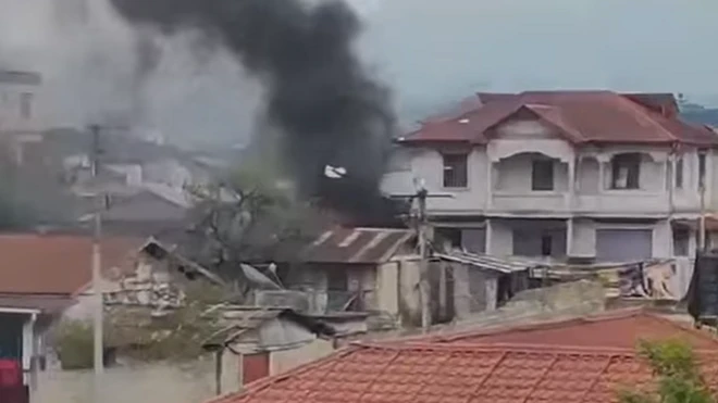 ကွတ်ခိုင်မြို့နယ်ထဲက နေရာတစ်ခုမှာ ပေါက်ကွဲနေတဲ့မြင်ကွင်း