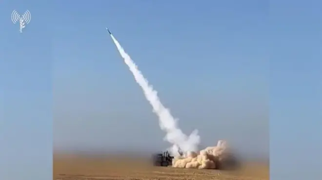 نظام إطلاق صاروخ "بار" الإسرائيلي.