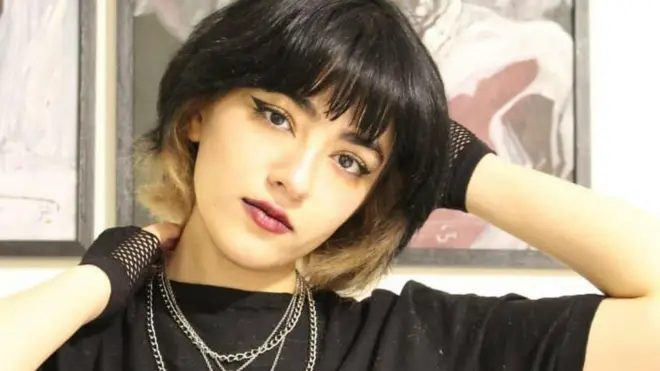 نيكا شكرمي.