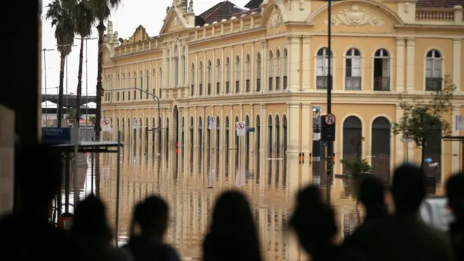 Moradoressites para apostar dinheiroPorto Alegre observam Mercado Público inundado,sites para apostar dinheirofotosites para apostar dinheiro4sites para apostar dinheiromaio