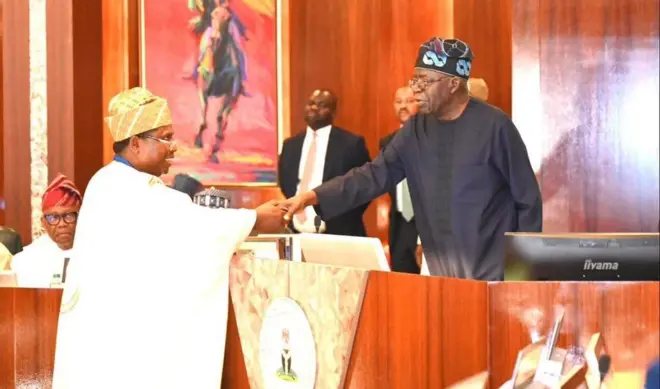 Amupitan yana shan rantsuwa bayan amincewa da naɗinsa a matsayin sabon shugaban Hukumar zaɓen Najeriya INEC 