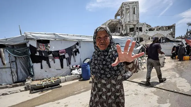 Gazze'de yerinden edilmiş bir kadın