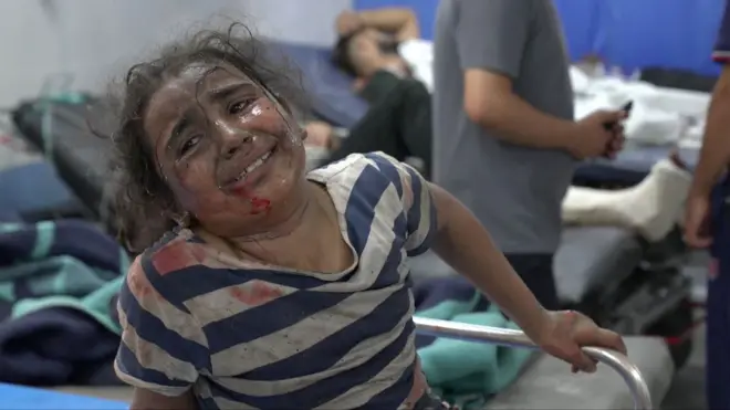 "كنا نائمين وقصفونا مثل كل الناس"