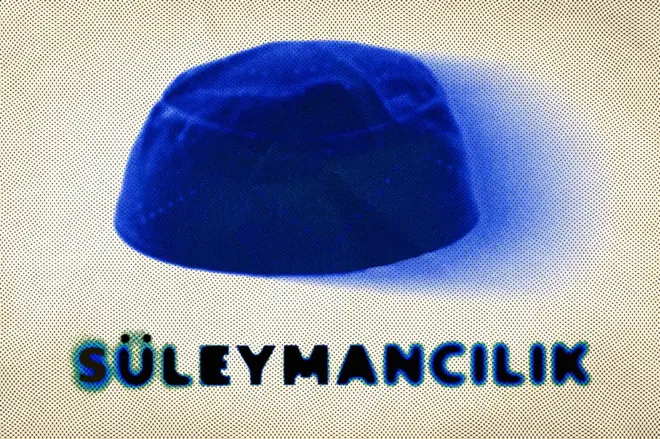 Cemaat mensupları ibadet sırasında koyu renk mavi takke giyiyor.