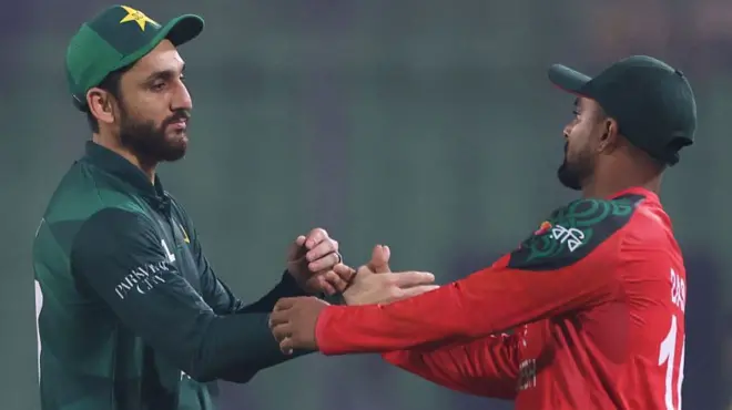 पाकिस्तान और बांग्लादेश के खिलाड़ी