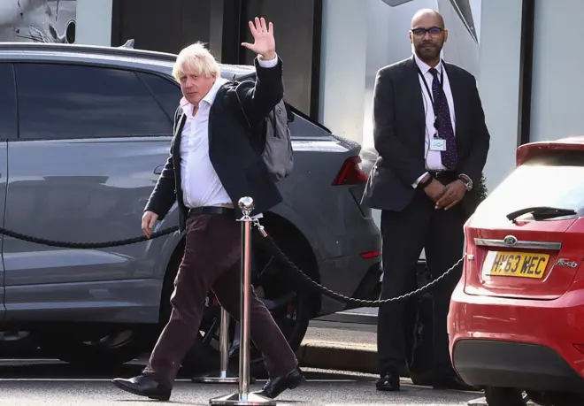 Johnson, cumartesi günü Dominik Cumhuriyeti'ndeki tatilinden döndü