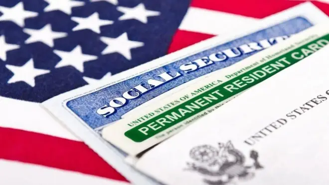 Barnaamijka Bakhtiyaa-nasiibka DV waxa uu sannad kasta siiya 50,000 oo fiisayaal ah muwaadiniinta dalalka aan helin socdaal ku filan Maraykanka.