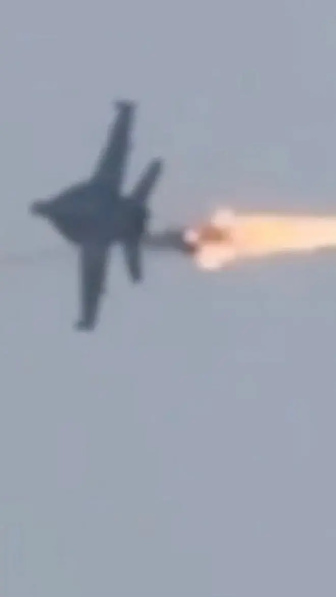 Iranski mediji objavili su nekoliko snimaka rakete ispaljene na američki borbeni avion F-18.