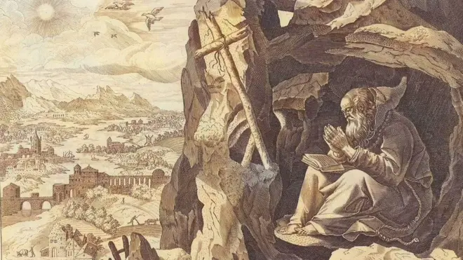 Ilustración de la epoca en sepia, se ve un hombre mayor sentado en una especie de cueva, con un libro en sus piernas, sus manos en posición de oración y hay una cruz. en perspectiva a lo lejos seve una cidad con montañas.